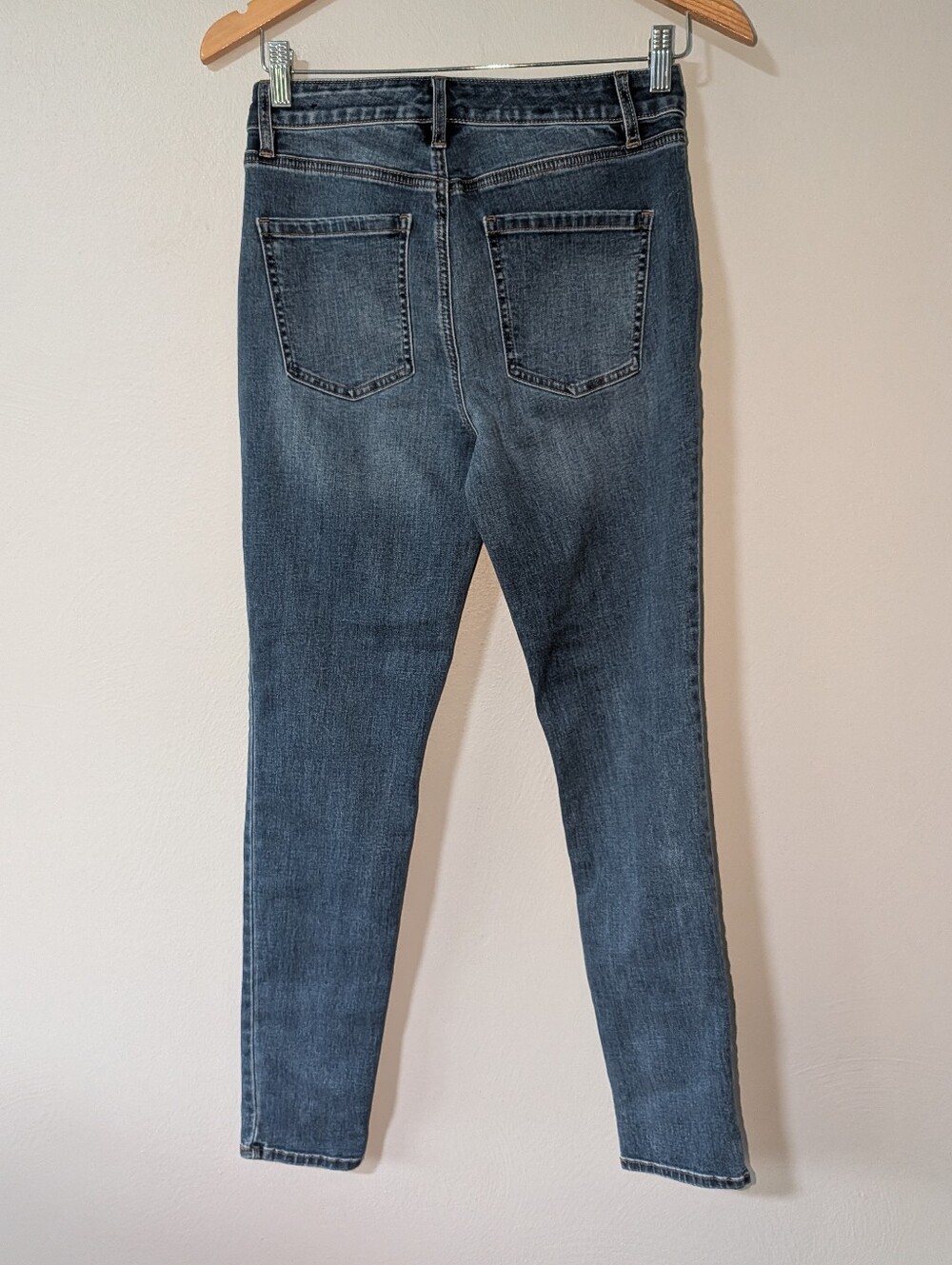 6 White House Black Market Slim Skinny Jeans in Denim Blue